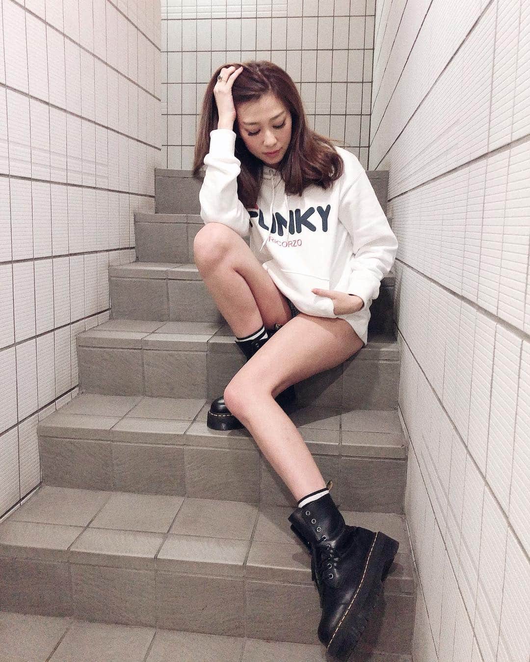 長谷川唯のインスタグラム：「・ ・ 可愛いパーカーget〜🥰✨メンズの服をオーバーサイズに着るのが好きなんだ🖤🖤 ・ ・ #fashion #fashionista #me #code #ootd #tokyo #instagood」