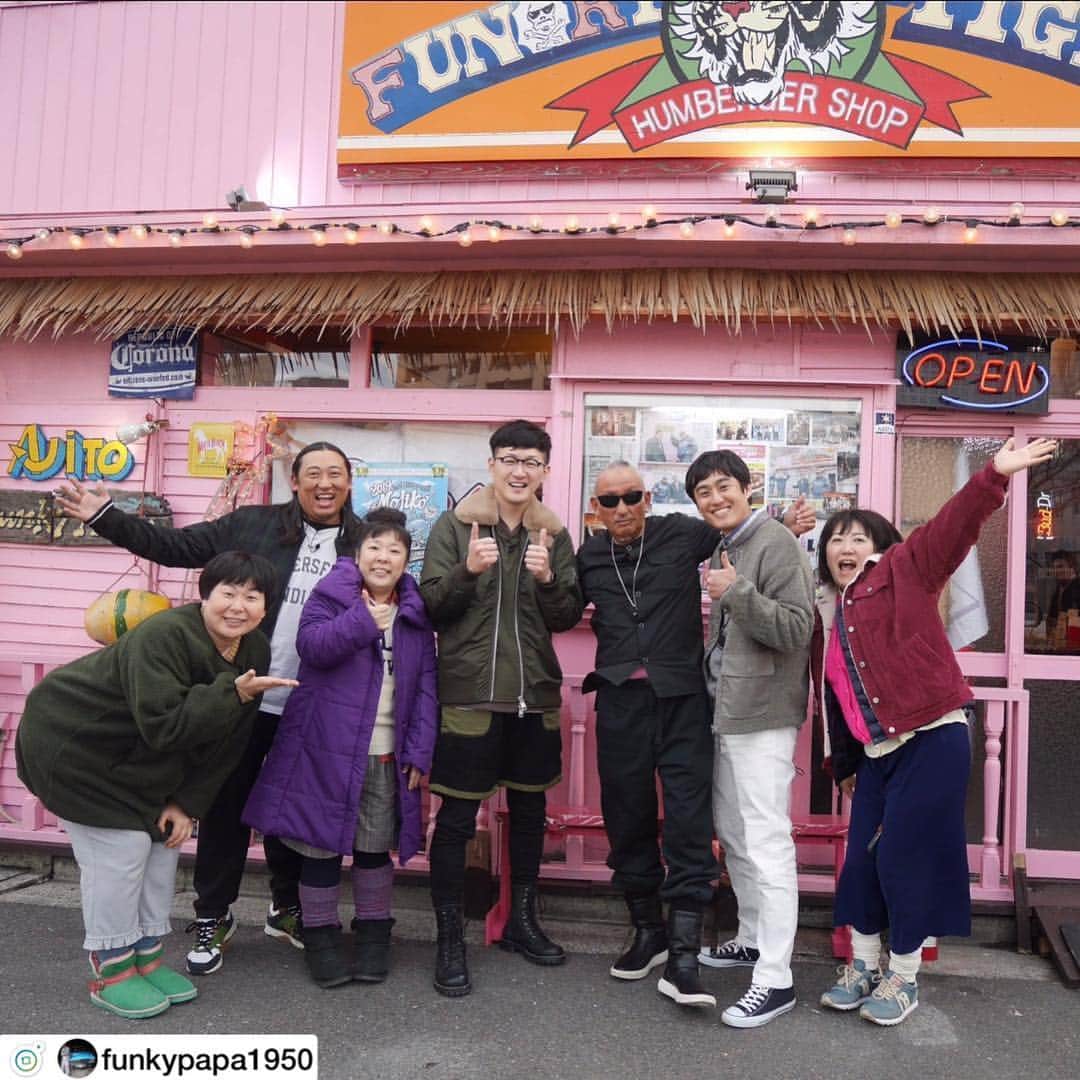 馬場裕之のインスタグラム：「ヒルナンデス‼️ 森三中ロバート同期旅 北九州‼️ 3月18日から毎週月曜 3週に渡っての放送〜 3月25日😎🐯😎🐯 4月1日 3月25日放送に何と〜 ファンキータイガーアジト🐯が出ますよ‼️ 3週とも見どころ満載 ロバートが森三中を 北九州市内案内しての 珍道中〜是非見てね〜笑満載😎🙆‍♂️👍 #ファンキータイガー #秋山パパ #ロバート秋山の父 #小平奈緒 #門司港レトロ #ロバート秋山 #Funkytiger #焼きカレー #アメトーク #秋山竜次 #高倉健 #門司港名物 #海賊船ファンキータイガー #秋山親父 #ハンバーグ #門司港 #白いトマトちゃん #アメリカンビーフステーキ #ザキとロバ #ソンモ #クリエイターファイル展 #梅宮辰夫 #出川哲朗の充電させてもらえませんか #YOKOFUCHIGAMI #ちょっと福岡行って来ました #友近 #はるな愛 #ヒルナンデス」