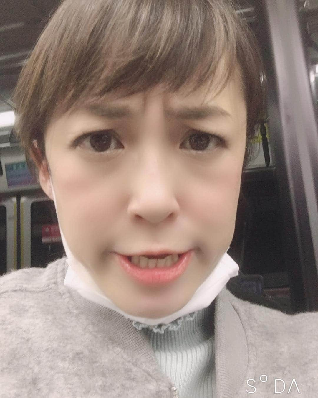 佐藤仁美さんのインスタグラム写真 - (佐藤仁美Instagram)「電車なう。今日！！NHKBSプレミアム「我が家のヒミツ」ＯＡだすどすです #NHK #BSプレミアム」3月17日 21時05分 - sato.hitomi.19791010