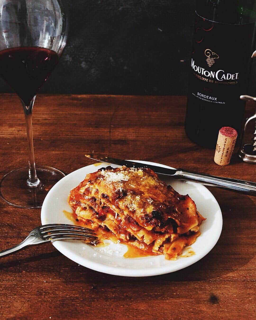 樋口正樹さんのインスタグラム写真 - (樋口正樹Instagram)「Lasagna . 日曜夜の遅め時間に ラザニアとワイン🍷 . . #ラザニア #lasagna #barilla #enoteca_wine #moutoncadetjp #lehmannglass #osteria #topitalianfood #italyfood #italianfood #f52grams」3月17日 21時05分 - higuccini