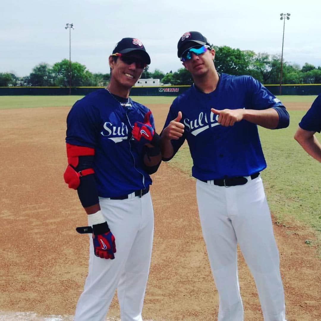 のインスタグラム：「試合頑張ってきました！！ しかし、まだこちらのムービングの球に戸惑ってるのが現状です。 まだ日本のように綺麗なストレートは見てません(^_^;) 見ることはないと思いますw  #ムービングボール#ツーシーム #手元で曲がる変化多い#元気にプレー」