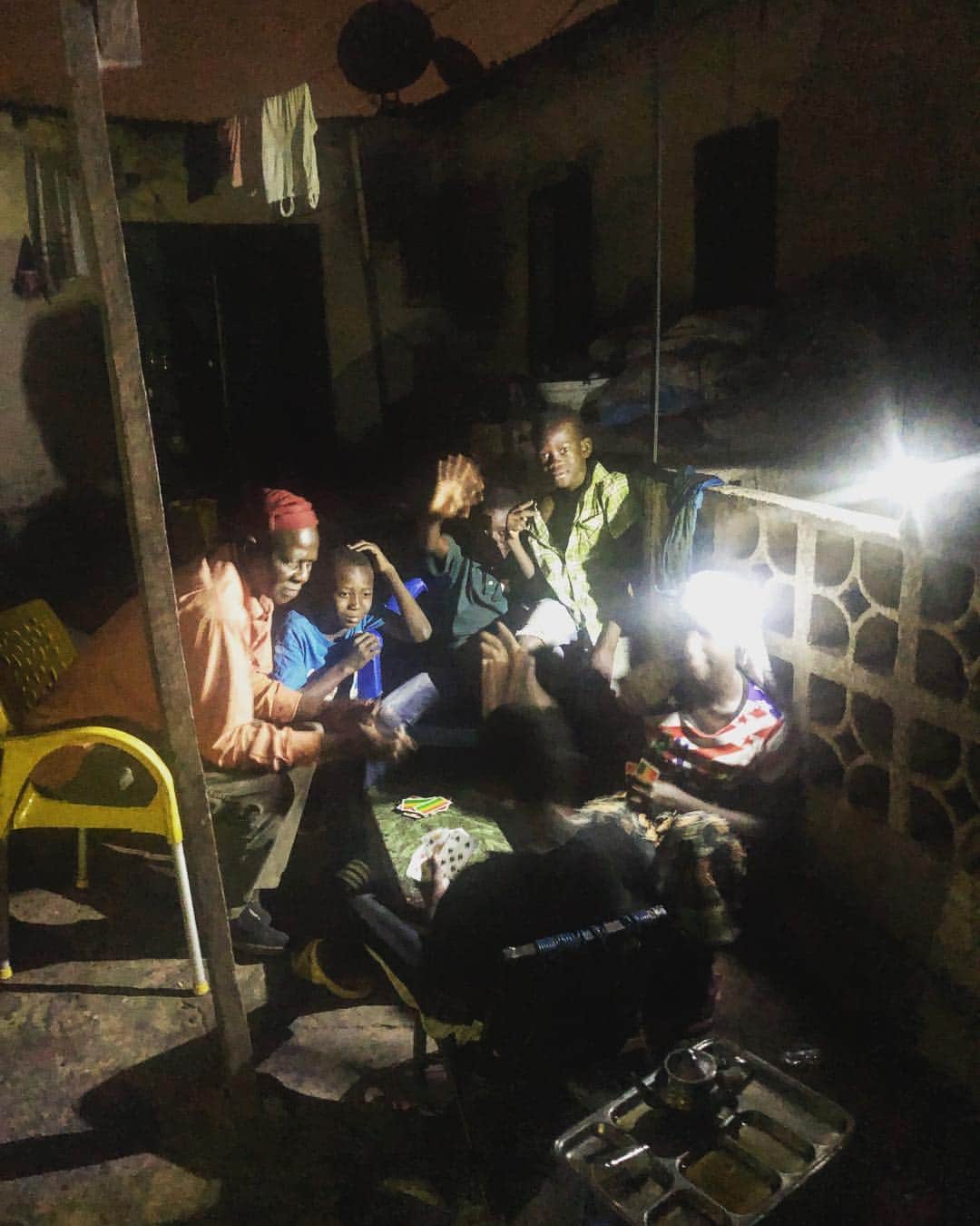 中鉢明子さんのインスタグラム写真 - (中鉢明子Instagram)「#Blackout #停電 #一日数回ある #慣れっこ #アフリカ #マリ共和国 #bamako #mali #africa」3月17日 12時19分 - akiko_harlem
