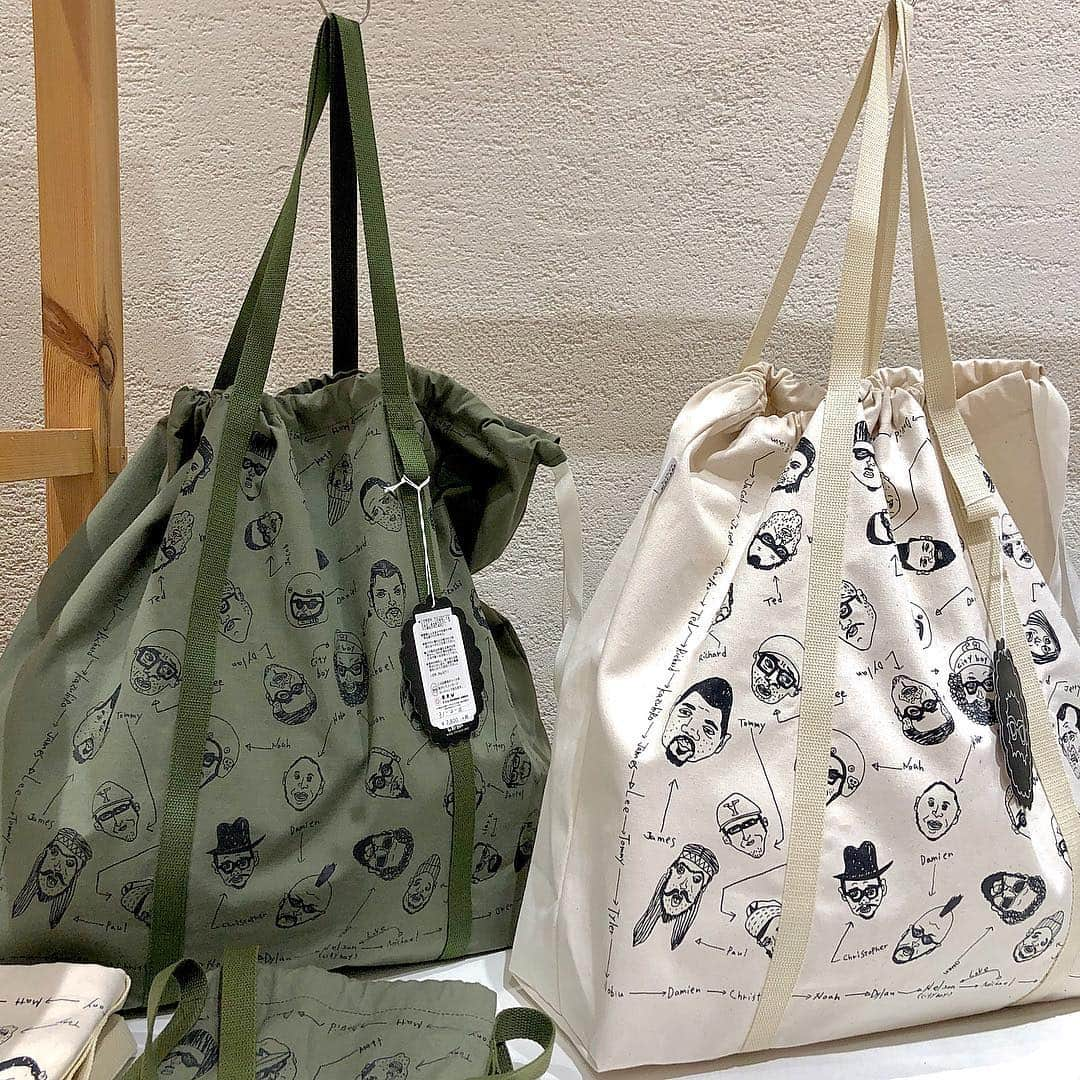 名古屋パルコさんのインスタグラム写真 - (名古屋パルコInstagram)「【LIMITED SHOP】東館B1F「Chi-bee」期間限定オープン🌿 . イラストレーター、Takeが描き出すドローイングから"FUN"で"Edge"のきいたアイテムを作り出すブランド👨🏻‍🦰 ブランドキャラクター(ネルソン)はTakeの脳内妄想から生み出されたキャラクターであり、Takeのやりたい事や、やらせたい事、自分がその場で体験したかった歴史的な事柄に加え、70s・80sのファッションカルチャーをネルソンに投影しています🛹 . イラストで自分たちの好きなLifestyleやCultureを表現するため、chi-bee独自のフィルターを通して他にはないドローイングアイテムを創りつづけています！ . 期間：3/14(木)～3/24(日) 場所：東館B1F　特設会場 . . 🛍30th PARTY SALE 開催🛍 30th PARTY SALE(3.15 fri - 3.21 thu)開催中！ . 〈PARCOカード〉でおトクな7日間。 人気ショップが店頭にてSALEに加え、〈PARCOカード〉ご利用・新規ご入会で5%OFF、クラスS会員様は10%OFF！ ※ご請求時。 . 詳細はプロフィール画面のURL 名古屋パルコホームページをチェック👆 . . . #chibee #チービー #take #ネルソン #スマホケース #靴下 #バッグ #サコッシュ #fashion #popup #名古屋パルコ #名古屋PARCO #nagoyaparco #名古屋 #nagoya #栄 #矢場町 #partysale #パーティーセール」3月17日 12時30分 - parco_nagoya_official