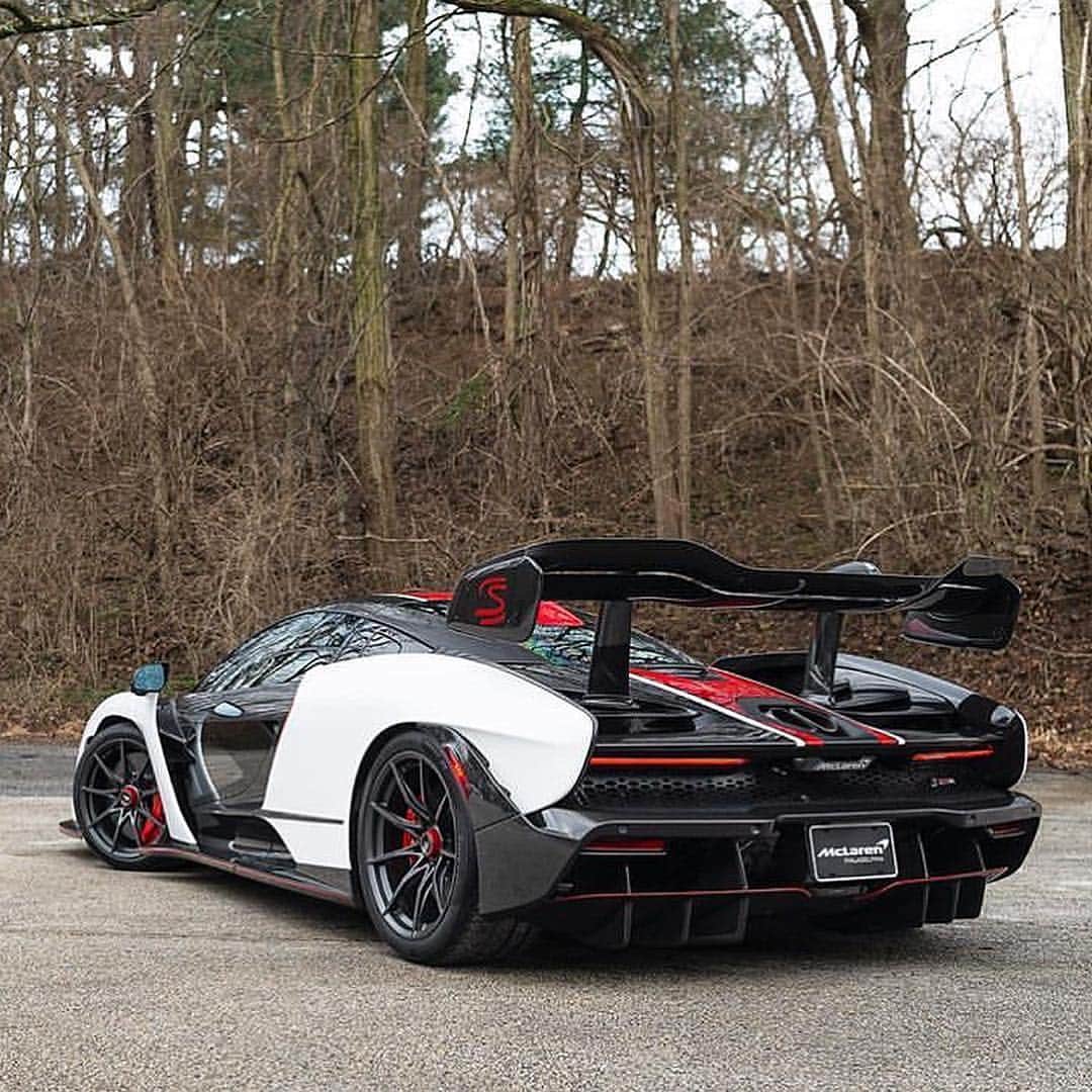 CarsWithoutLimitsさんのインスタグラム写真 - (CarsWithoutLimitsInstagram)「McLaren Senna #131 • 🔥Hot or Not💤 Photo @spencermodes  #carswithoutlimits #toronto #mclarensenna」3月17日 12時31分 - carswithoutlimits