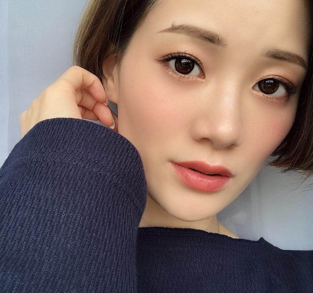 のインスタグラム：「今日のリップはディオールリップティントの251ナチュラルピーチ🍑だよ☺️❤️ 目元は後で載せます( ＾∀＾)‼️ チークはスックの01番☺️ 全体的にピーチですね🙃 ディオールのティントとか久しく使ってなかったけど、やっぱりとても好き❤️❤️❤️ 可愛いよね❤️ ・ ・  #ディオール#リップ#ティント#リップティント#チーク#スック#デパコス#ナチュラルメイク#コスメ#春コスメ#春メイク」