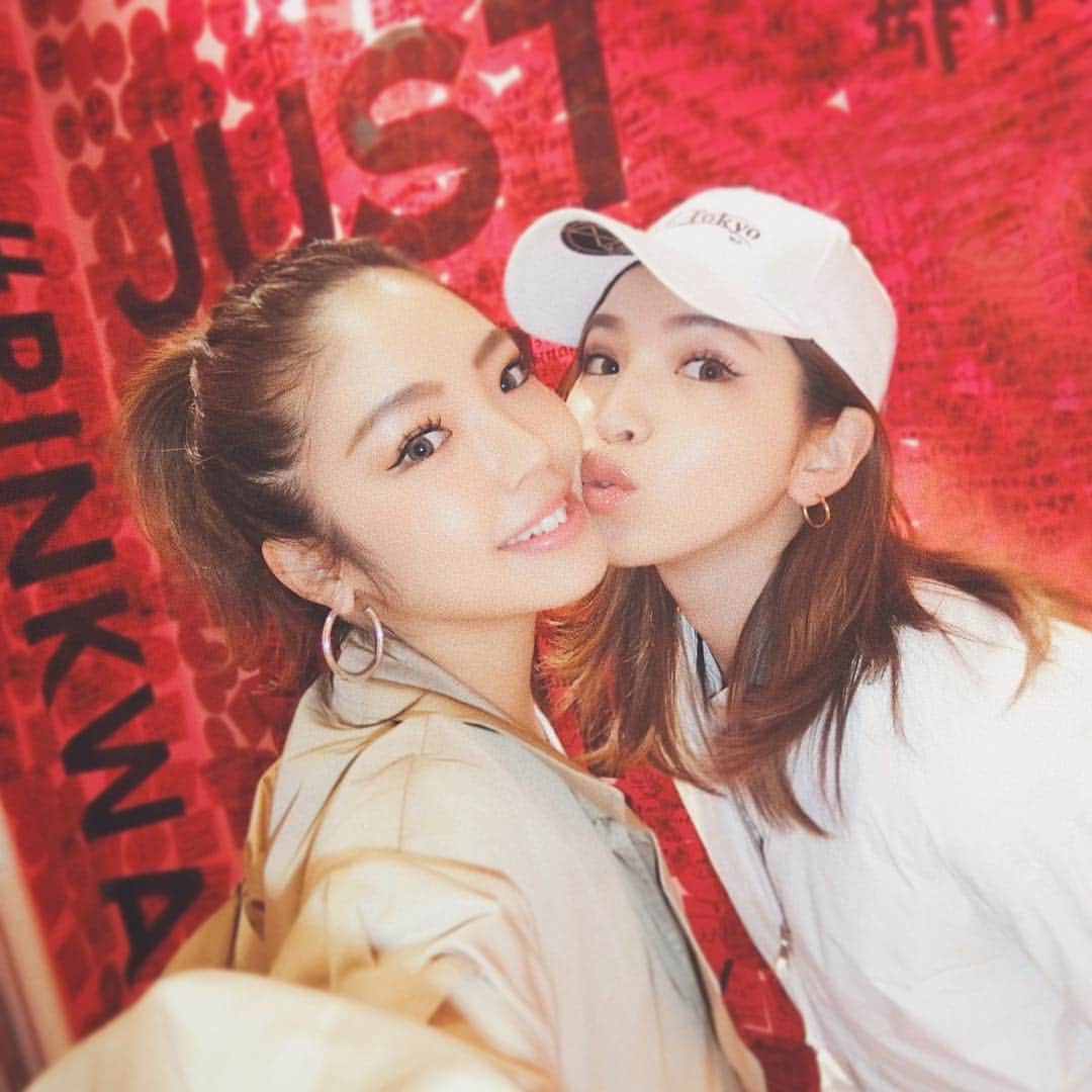 のインスタグラム：「#💋 らぶ りな❤︎ ちょっとのつもりが 買い物に夢中になった日🛍 プラザにあったドリトスの ベーコンチーズバーガー味美味しかったなー😝🍔 #bff #pink #pinkjack #plaza #shibuya109」