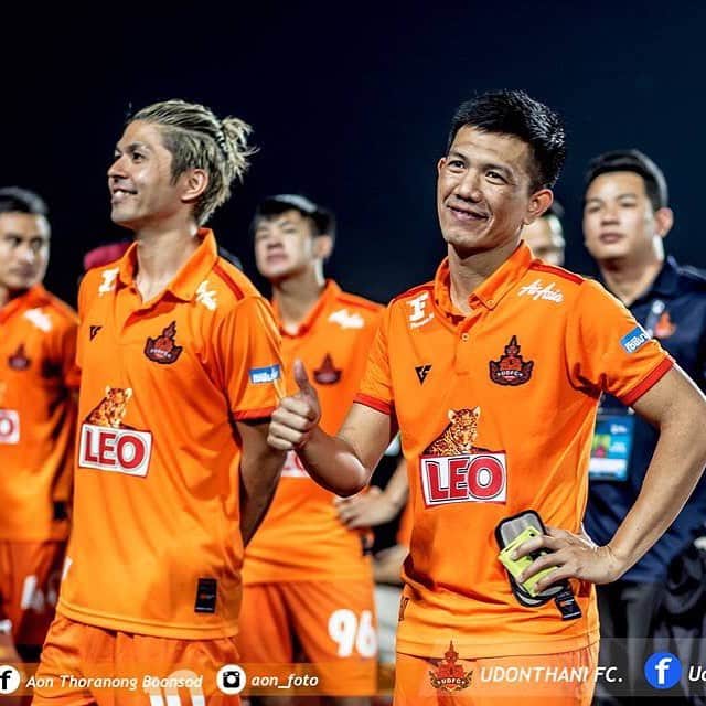 下地奨さんのインスタグラム写真 - (下地奨Instagram)「Duo 😁😁👍👍 #duo #football #maestro #captain #pd21 #ss10 #shoshimoji #udonthani #udfc #matchday #thailargue #m150 #smile #after #game #win」3月17日 12時57分 - sho_shimoji