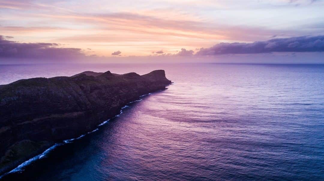 National Geographic Travelさんのインスタグラム写真 - (National Geographic TravelInstagram)「Photo by @taylorglenn | Sunset hues saturate the ocean around the northernmost point of Lord Howe Island, New South Wales, Australia in the South Pacific. Follow @taylorglenn for more around the globe #LordHoweIsland #Australia #PacificOcean」3月17日 13時03分 - natgeotravel