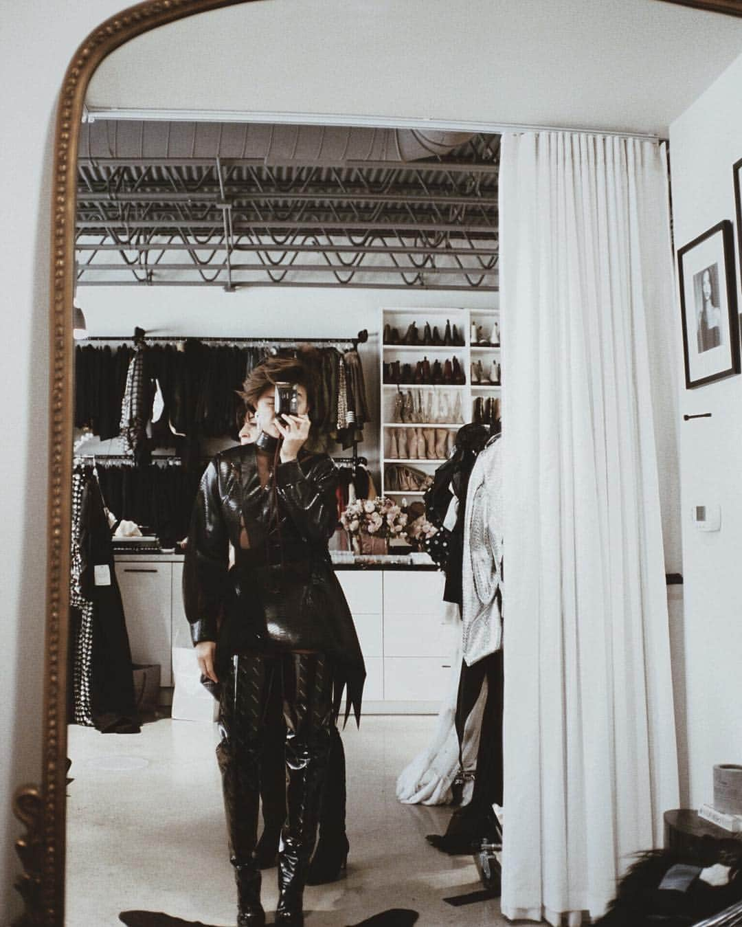 アグネス・モニカさんのインスタグラム写真 - (アグネス・モニカInstagram)「#35mm #AGNEZMO #fitting」3月17日 13時11分 - agnezmo