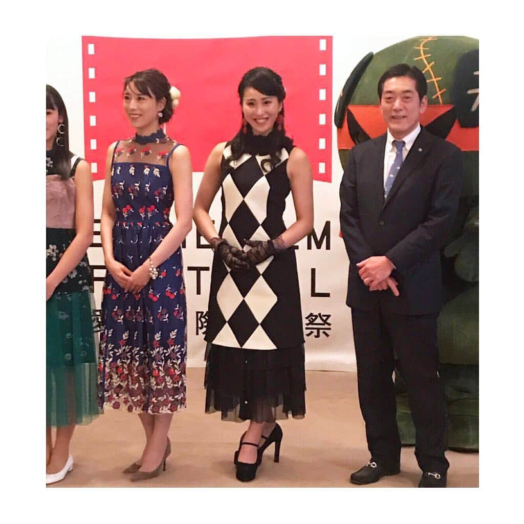 宇田恵菜さんのインスタグラム写真 - (宇田恵菜Instagram)「愛媛国際映画祭は 愛媛県が主体となって、愛媛の芸術をより高め発展させるためにやっているので、 県知事ともお話させていただき、また県庁職員の方から暖かいお見送りもあって、本当に素敵な場をありがとうございました！ て感じでした！ 職員の中から、恵菜ちゃん！て声かけられたら、小学校の同級生で、うわー！て、そん時に涙目あがってきたけど、堪えて、写真撮ろう！て 私から超えかけちゃった笑笑 本当に、素晴らしい映画祭になることまちがいないな！ておもえる、まさしく愛媛産には愛があるシリーズです！ @nankaihoso_rnb  #casting  #actress  #キャスティング #女優 #役者  #filmingcrew #filming #撮影中 #撮影クルー #日露合作 #バルトの庭 #クランクイン #愛媛出身 #明治時代 #愛媛県松山市 #actresslife #舞台挨拶 #レッドカーペット #愛媛国際映画祭 #セントラル #県知事 #宇田恵菜 #ソローキンの見た桜」3月17日 13時17分 - ena2727