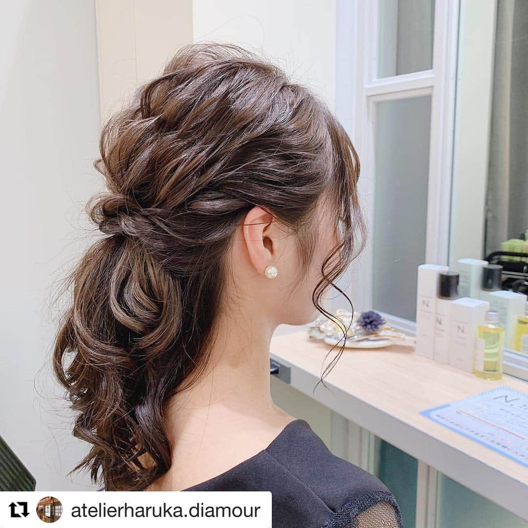 ヘアメイク&ネイル専門店 アトリエはるかさんのインスタグラム写真 - (ヘアメイク&ネイル専門店 アトリエはるかInstagram)「#Repost @atelierharuka.diamour with @get_repost ・・・ . 首を見せないネオハーフ✈️ . 担当🌈牛尾 ヘアセット➡︎2.700円+税 . #ヘアアレンジ#ヘアセット#結婚式ヘア#二次会ヘア#パーティーヘア#ブライダルヘア#お出かけアレンジ#セットサロン#梅田ヘアメイク#ルーズスタイル#ルーズヘア#ルーズアップ#外国人風#外国人風ヘア#ハーフアップ#シニヨンアレンジ #ゆるふわヘア#ヘアアレンジ好きな人と繋がりたい #美容好きな人と繋がりたい #美意識高い人と繋がりたい #おしゃれさんと繋がりたい #可愛いヘアセット#美意識向上委員会 #美意識高め #美容好きさんと繋がりたい #ヘアアレンジ好き#アトリエはるか#ふぉろーしてくれたらフォロバします」3月17日 13時20分 - atelierharuka_official