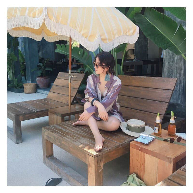 船曳ひろみさんのインスタグラム写真 - (船曳ひろみInstagram)「ホテルのプールでチル♡🍺 着ているシャツは6月発売予定の インドのオリジナルストライプ くすんだパープルが可愛くて水着の上から着ても☺️◎ ────────────── #todayful #pi_ootd #pi_tabi #mexico」3月17日 13時21分 - hiromi_funabiki