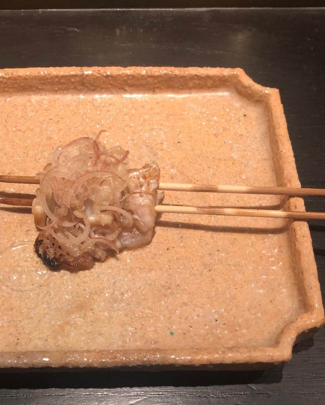 夏木マリさんのインスタグラム写真 - (夏木マリInstagram)「京都に帰る楽しみのひとつ、 じき宮ざわさん🥢 泉さんのお料理、絶品でございます。  #季節の食前酒から  #春野菜と蛍イカをサラダのように、 納豆、湯葉のフレークと蕗の薹ソース  #蛤のお椀、ワカメはよく揉まれてアルギン酸たっぷり  #12日ねかせたねぎとろ  #平目のえんがわ  #名物『焼胡麻豆腐』  #焼き松葉ガニ  蓮根をかけて、、 #器もすべて素敵で、ラリックのアンティークもたくさん  #つづく」3月17日 13時26分 - mari_natsuki