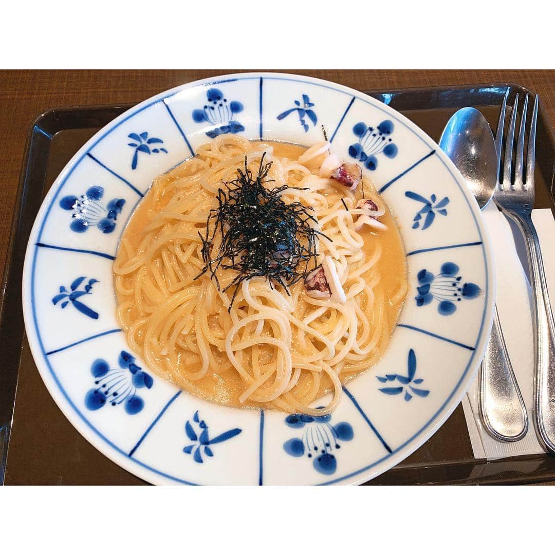 のインスタグラム：「今日のランチ。 . . パスタ食べてると頭の中でタンポポさんの「乙女 パスタに感動」が自然と流れてくるんだなぁ〜💕 . 歌詞だと今日は「あなたとイチャイチャして過ごす日曜」なのでゲームで推しと思う存分イチャイチャしてきます…😇笑 . . #ぴよぐるめ #SKE48 #idol #food #pasta #パスタ #instagood #instafood」