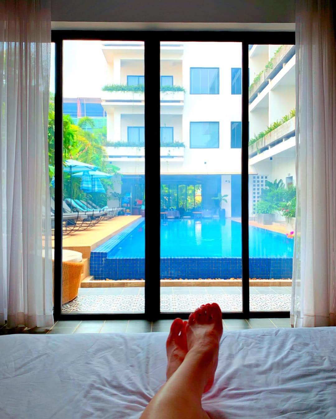 百合華さんのインスタグラム写真 - (百合華Instagram)「Morning pool🎶  Afternoon pool🎶  Night pool🎶  #cambodia  #siemreap  #swimmingpool  #poolside  #poolday  #morningpool #afternoonpool #nightpool #ビジョビ」3月17日 13時28分 - yurika.lovelily