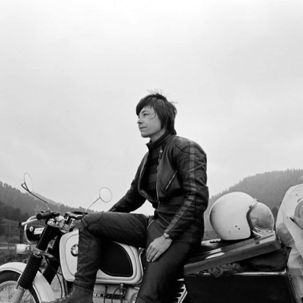 のインスタグラム：「‘On The Road, Baja California’ 1975 #BarbaraHammer. ‘So much of your work has been about two things: about investigating the body—the sexual body—and also trying to tell your own story in different ways, through looking for your roots: as a lesbian, as somebody whose family came from Ukraine, as an artist. In “Tender Fictions,” you start by saying that you read artists’ autobiographies to figure out how to be an artist.’ #MashaGessen #TheNewYorker “ I read these books on Gauguin and other extraordinary male artists, identifying with them as artists at kind of the extreme edges: they leave their family, they go to another country, they would live without much money, suffer, and do these fantastic works. That was my role model. I didn’t have any women. At that point, I hadn’t taken a film class, so I really didn’t know some women I could have looked up. But then I started taking film classes at Sonoma State and driving my motor scooter there and studying with William Morehouse, who started the art program at the San Francisco Art Institute.  I would take over a room and just paint in the whole room by putting glass and paper all the way around the room. One day, I brought Morehouse in. He recognized me—this is all you want, as a young artist, is to be recognized. He had long talks with me then. “It may be very hard to be an artist. You might have to make twenty works in one year. Do you really want to do this?,” he asked. “Yes, I still want to do it.” “You may not be recognized for twenty years.” “That’s where I’m going.” #art #madebywomen #madebyqueers」