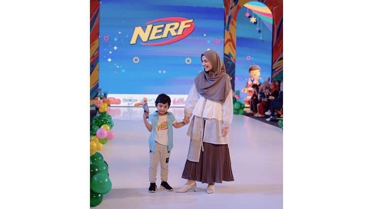 Shireen Sungkarさんのインスタグラム写真 - (Shireen SungkarInstagram)「Kegemesan kemarin with ibu ibu kecehhh 🤗❤️ @kidzstation」3月17日 13時31分 - shireensungkar