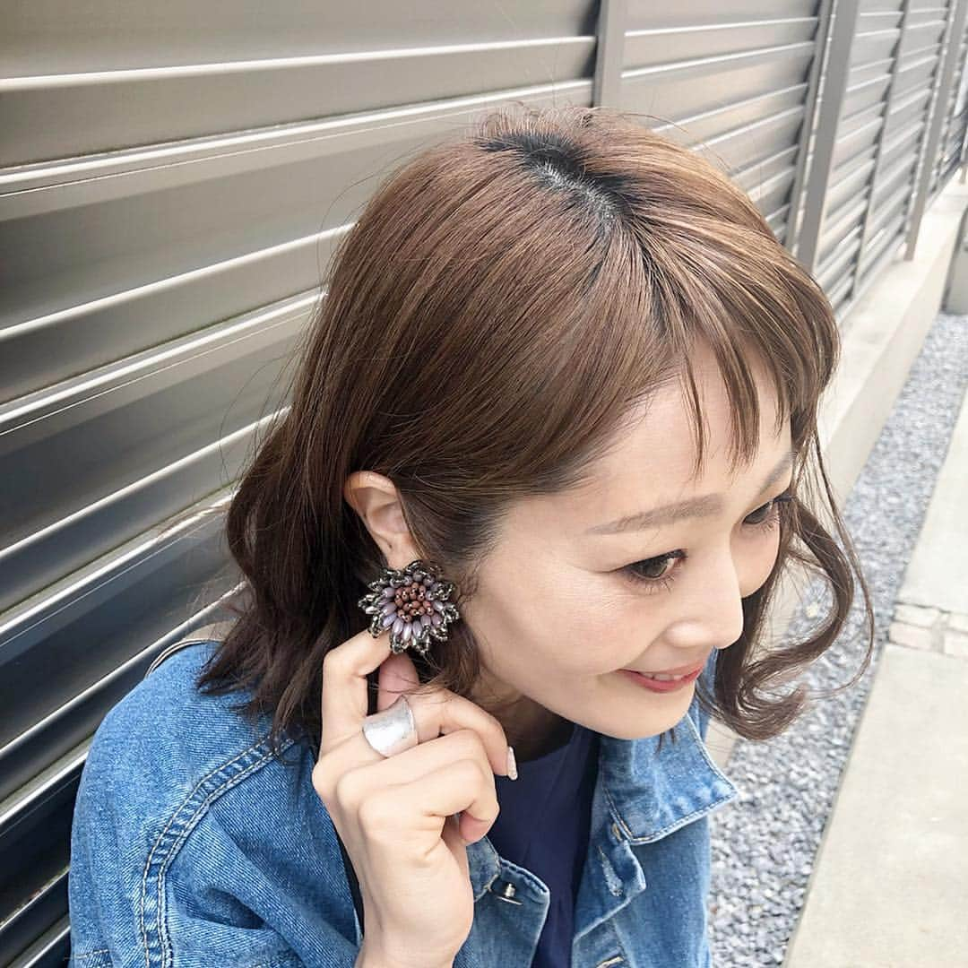 Kikuno Sayumiさんのインスタグラム写真 - (Kikuno SayumiInstagram)「〻pierce〻 ・ ・ ・ ひとつ前のコーデで着けてた  @melo_accessory さんのピアス𓂃 ・ 色合いがなかなかない感じ。大人っぽくてお気に入り♡ ・ 軽くて着け心地も良い◎ ・ 普段にはもちろん、卒業式とかのセレモニーコーデにも合いそう！ ・ ・ ring▶ @abask_official ・ ・ ・ #ピアス着画#ピアス#カジュアル#春コーデ#fashion #ママ#ママコーデ#ponte_fashion #プチプラコーデ#大人カジュアル#ヘアアレンジ#mineby3mootd#オン眉#大人可愛い#ジユジョ#ジユパト#秋#byphotome#シンプルコーデ#楽ちんコーデ#イヤリング#얼스타그램#셀스타그램」3月17日 13時39分 - sayumikikuno