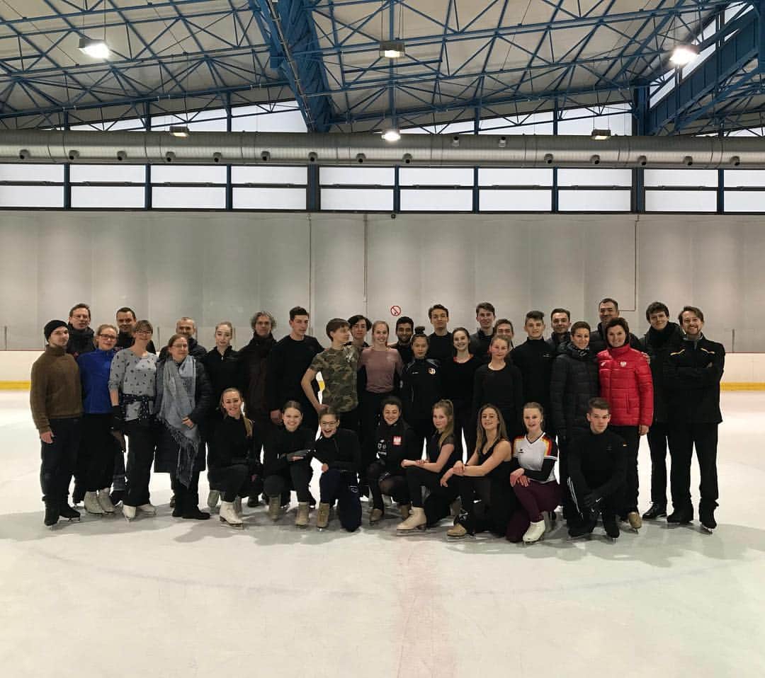 ステファノ・カルーゾのインスタグラム：「Another great Tea Time Fox seminar is done!! 🇩🇪⛸☕️ Thanks to Sylwia, Nat&Max, all the participants and the @eislauf_union ! Time pack again 🔜 Japan 🇯🇵 #Berlin #teatimefoxtrot #Seminar #icedance #figureskating #coach #imgonnaskatethedancenextseason #lifeisgood #happydays #happylife #ciaobelli」