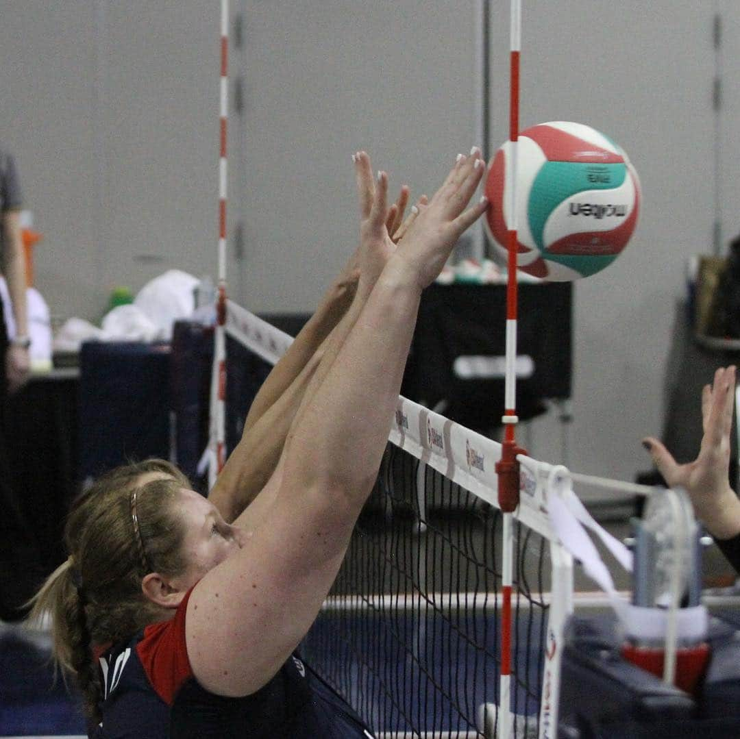 USA Volleyballさんのインスタグラム写真 - (USA VolleyballInstagram)「@usav_sitting_wnt defeated @volleyballcanada twice on Saturday to improve 4-0 in its exhibition series taking place during @crossroadsvb in Denver. The series concludes on Sunday at 9 a.m. MT. For the daily review and photo gallery, visit www.usavolleyball.org.」3月17日 14時15分 - usavolleyball