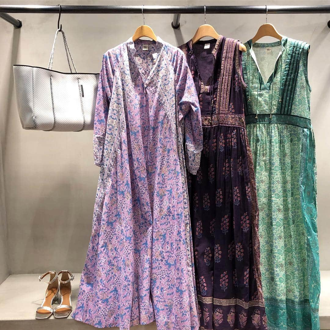 【ANN DE ARKさんのインスタグラム写真 - (【ANN DE ARKInstagram)「【NEW ARRIVAL】 ・ 昨年も好評だったRon Hermanのインド綿ワンピースが入荷いたしました！ 鮮やかな色味で、一枚着るだけで華やかなイメージとなります。 ・ その他の入荷アイテムに関しましては、お気軽に店舗までお問い合わせください。 ・ お問い合わせはこちらから ⬇︎⬇︎⬇︎⬇︎ @ann_de_ark '' ・  #ronherman #ロンハーマン #pippichic  #stateofescape #ステイトオブエスケープ #soierie #ソワリー #77circa  #style #styling #new #19ss #spring #summer #fashion #コーデ #コーディネート #womenswear  #coordinate  #ファッション #レディース #ショップ #栃木 #宇都宮 #anndeark #arknets」3月17日 14時19分 - ann_de_ark