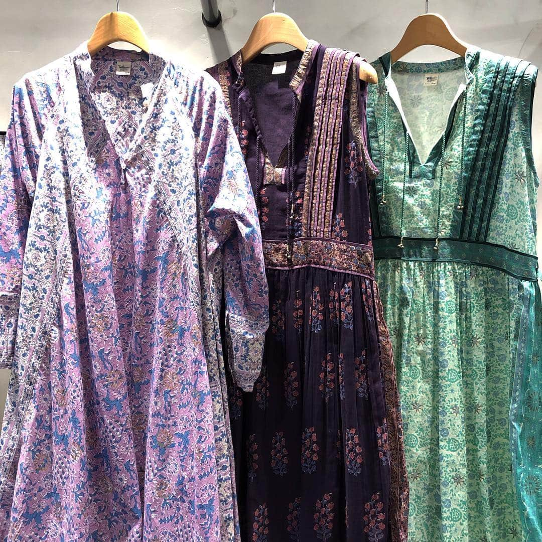 【ANN DE ARKさんのインスタグラム写真 - (【ANN DE ARKInstagram)「【NEW ARRIVAL】 ・ 昨年も好評だったRon Hermanのインド綿ワンピースが入荷いたしました！ 鮮やかな色味で、一枚着るだけで華やかなイメージとなります。 ・ その他の入荷アイテムに関しましては、お気軽に店舗までお問い合わせください。 ・ お問い合わせはこちらから ⬇︎⬇︎⬇︎⬇︎ @ann_de_ark '' ・  #ronherman #ロンハーマン #pippichic  #stateofescape #ステイトオブエスケープ #soierie #ソワリー #77circa  #style #styling #new #19ss #spring #summer #fashion #コーデ #コーディネート #womenswear  #coordinate  #ファッション #レディース #ショップ #栃木 #宇都宮 #anndeark #arknets」3月17日 14時19分 - ann_de_ark