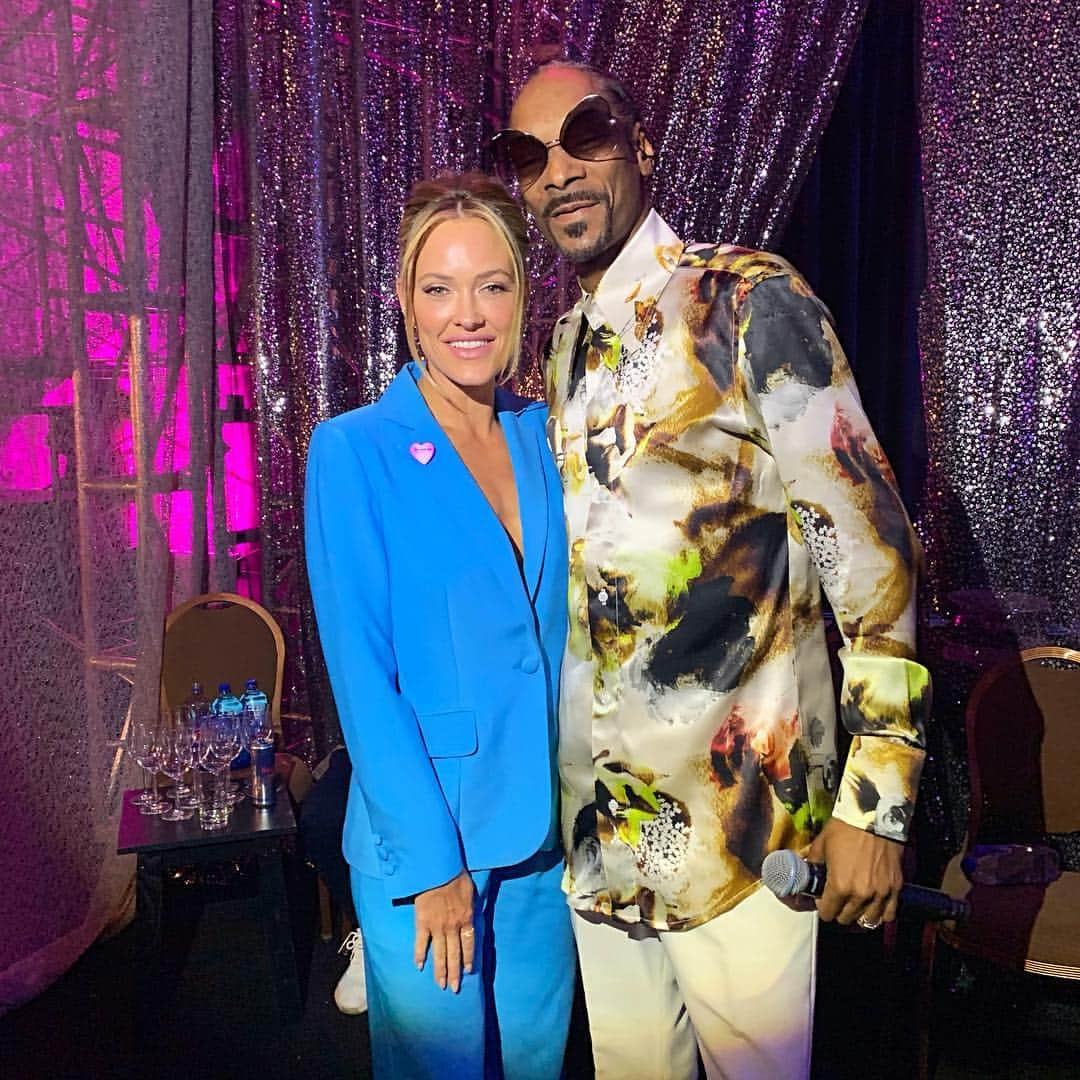 Peta Murgatroydさんのインスタグラム写真 - (Peta MurgatroydInstagram)「Please don’t tell my husband about this.... @snoopdogg 🤫」3月17日 14時20分 - petamurgatroyd