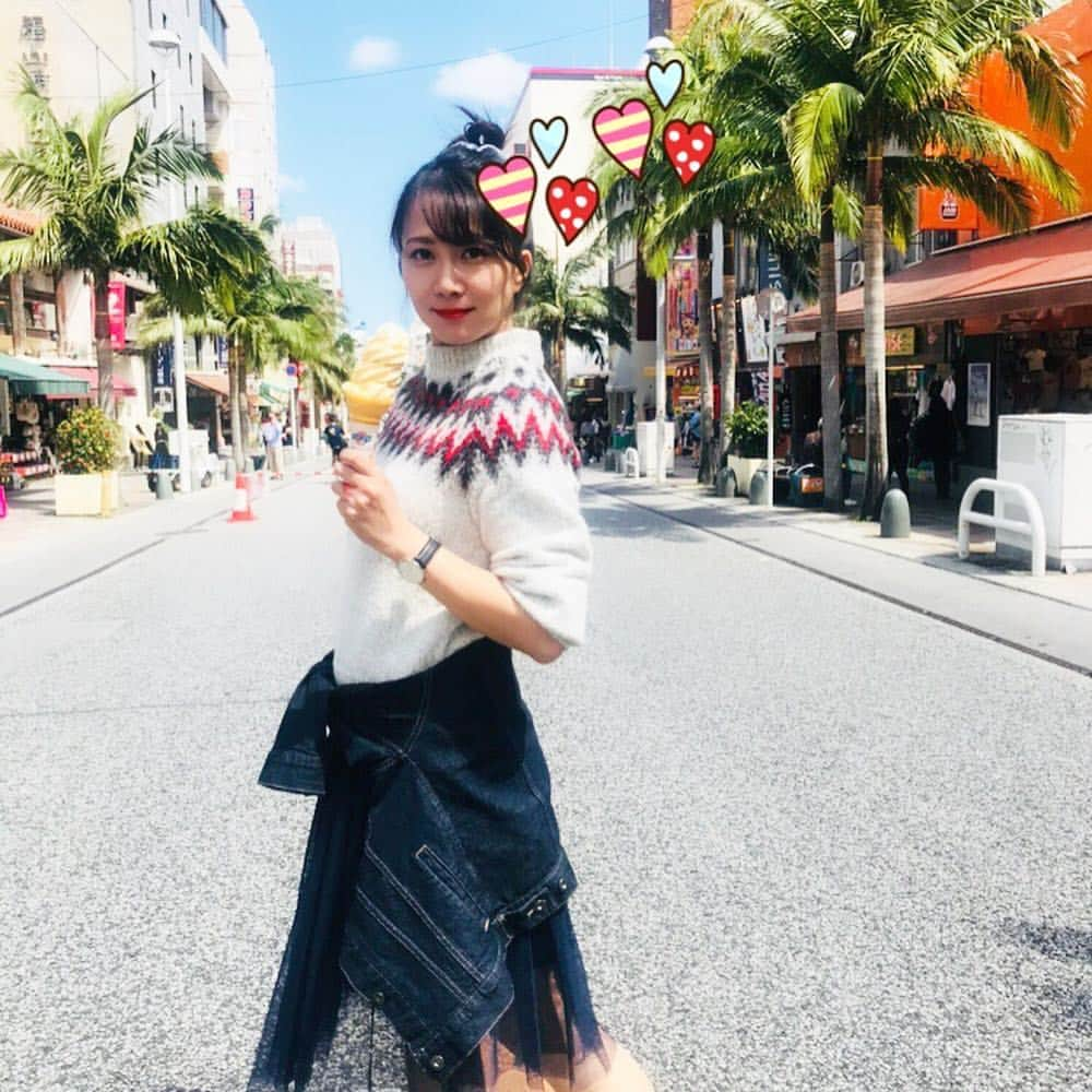 崎山一葉さんのインスタグラム写真 - (崎山一葉Instagram)「家族とブルーシールの時間🤤🍦 🌴☀️ ・ #okinawa #ブルーシール #ice #歩行者天国」3月17日 14時32分 - kazuha_sakiyama