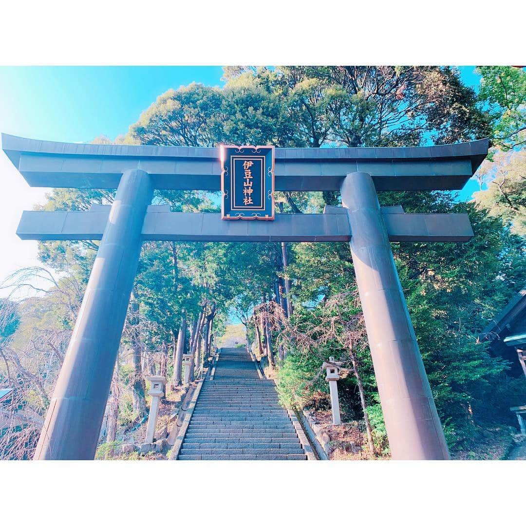 河西里音さんのインスタグラム写真 - (河西里音Instagram)「#伊豆山神社 へ⛩✨✨✨ 二人して大吉⤴︎⤴︎♡yattaaa꒡̈⃝💕 お天気も良くて 気持ち良かったなぁ🧡 ♡ ここに来ると 必ずと言っていい程 良いことが起きるんだよネぇ♪♪ みんなの幸せも願ってきましたᙏ̤̫❤︎ #熱海#おみくじ#大吉#つり吉みくじ #牛王宝印守#最強運#身体守#女子旅 #神社女子#晴天#sunnyday#happy #smile#friend#みんなにも幸あれ#🌸」3月17日 14時48分 - rion_kasai