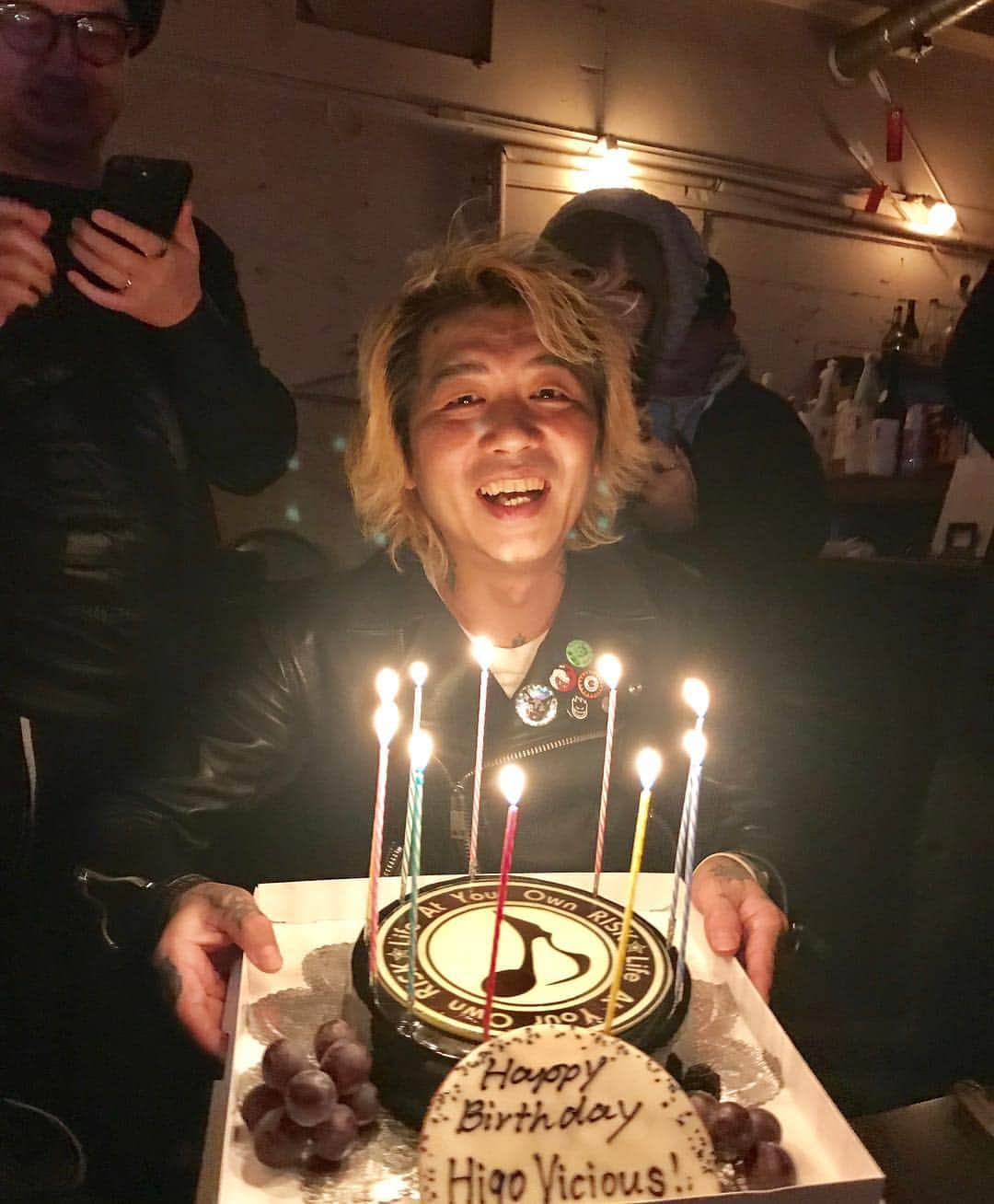 masasucksさんのインスタグラム写真 - (masasucksInstagram)「HAPPY BIRTHDAY誕生日🎉 Higo-Vicious‼️‼️‼️ ・ 20年くらい前に出会ってそのままですね‼️ かわらずそのまま @lifeatyourownrisk 背負って突っ走ってや〜🤘🏻‼️照 ・ 役に立たないRISK一日店長もたくさんの方々にビールの差し入れをいただきおかげさまで大盛況🤘🏻 マジさんきゅ〜でした‼️ RISK × SuckEmデザイン(@squeegeeproduction ) コラボロンT発売できました、さんきゅ〜 ・ ヒゴビシャス先輩ハピバ〜祝 ・ #risk #suckem #higi_vicious #masasucks #chikkan #squeegeeproduction  #アサヒスーパードライ」3月17日 15時27分 - sucksmen