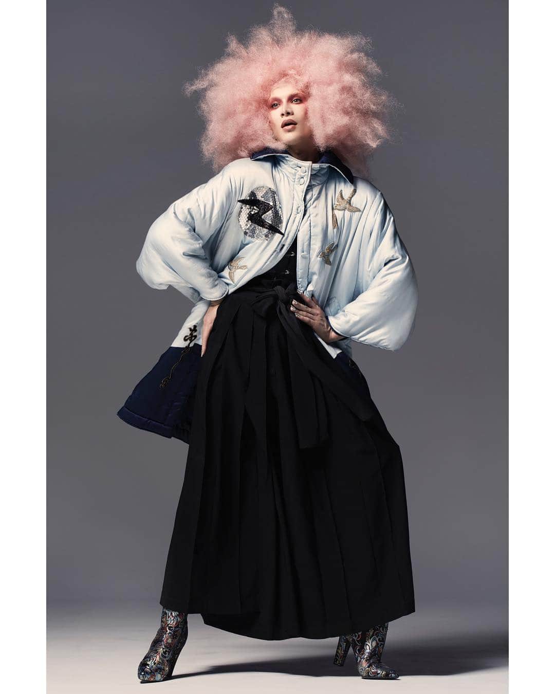 のインスタグラム：「🌸🌸🌸 MISS FAME for @voguejapan online Photography @takayofficial  Hair @katsuyakamo  Make up and Model @missfamenyc  Styling and Creative direction @shun_watanabe  Vintage Coat by Kansai Yamamoto Vintage Hakama and boots by stylist’s own Corset by model’s own Thank you @casukoroche  #missfame #voguejapan」