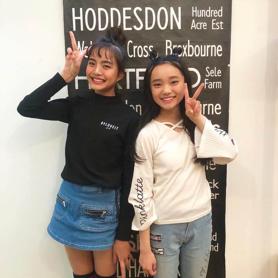 ニコ☆プチのインスタグラム：「ニコ☆プチ6月号撮影中📸✨ 美月と結月で「づきづきコンビ」💖 やんちゃな2人です😏  #ニコプチ #プチモ #プチモの私服 #美月 #川本結月」