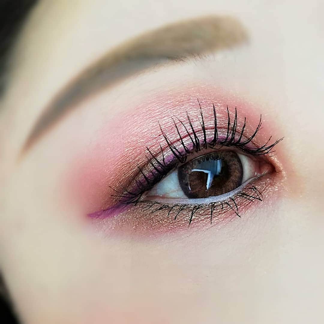 romi699667のインスタグラム：「🌸 @colourpopcosmetics  GOLDEN STATE OF MIND  @canmaketokyo  ロマンティックニュアンスアイライナー03 クイックラッシュカーラーBK カラコン @poplens_official  BLINGSOME コーラルピンク 🌸 #アイメイク #キャンメイク#アイシャドウ#カラーポップ#カラコン#コスメ#春メイク #カラーライナー#プチプラコスメ#canmake  #ポップレンズ #ポップガールズまとめ #化粧#眼妝#化妝#眼影  #아이섀도우#메이크#오늘의화장#eotd#makeup  #cosmetics#アイライナー #motd#blingsomecoralpink #미용#colourpopcosmetics#spring#asianmakeup#japanesemakeup」