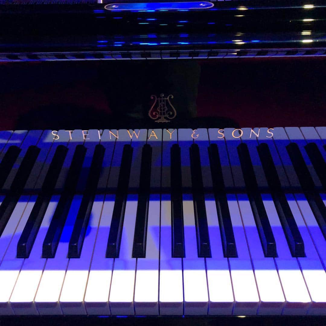 上杉洋史さんのインスタグラム写真 - (上杉洋史Instagram)「598955 D #piano #steinway #venue #todayspiano #instapiano #pianophotography #iwasakihiromi #concert」3月17日 15時53分 - uesugihiroshi