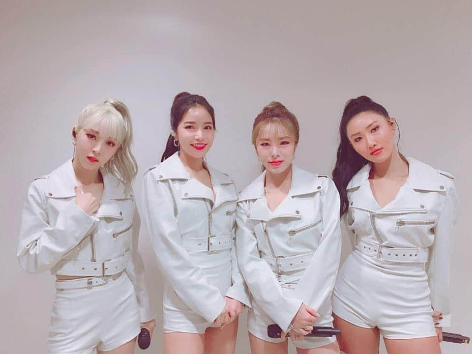 Mamamooさんのインスタグラム写真 - (MamamooInstagram)「[#마마무] 역대급 라이브와 역대급 퍼포먼스를 선보일 맘무의 무대💃가 궁금하다면 오늘 인기가요도 꼭 본방사수해야겠죠~? ps. 무무들의 힘찬 응원소리 덕분에 1주차 활동에서도 힘낼 수 있었습니다💕 마마무, 무무들 2주차도 화이팅!!! - - #MAMAMOO #인기가요 #고고베베 #쟤가_걔야」3月17日 15時49分 - mamamoo_official