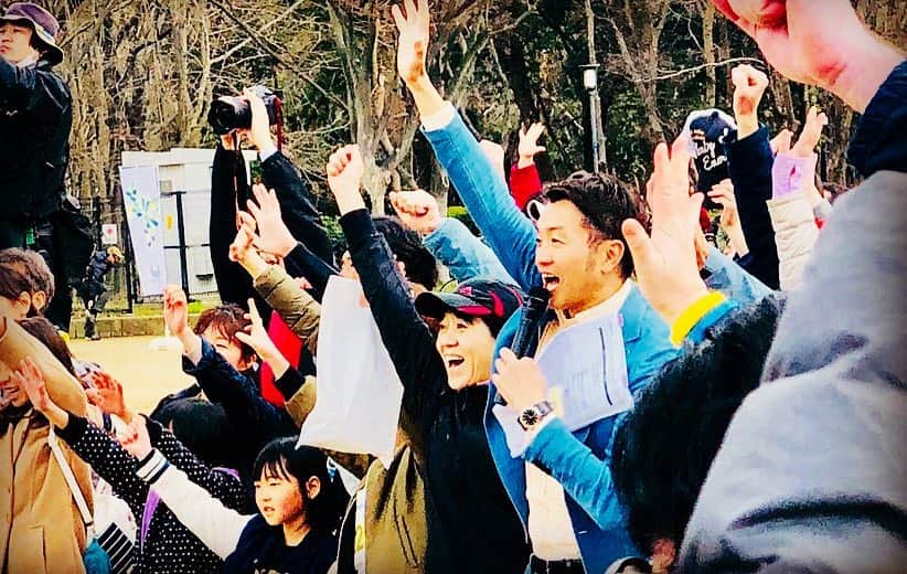 大抜卓人さんのインスタグラム写真 - (大抜卓人Instagram)「帰国早々😆 今日は大阪城公園で😄 「つながろう  TOKYO 2020 500DAYS TO GO❗️ ファンランフェスティバル  in 大阪城」 のMCを😆 朝のリハーサル時に豪雨💦 どうなるか心配しましたが 開会式と共に晴れ😄 為末大さんをはじめ ゲストの皆様と TOKYO2020にむけ 気持ちが高まるイベントに🤘 ご参加いただいた皆様 ありがとうございました😃 #fm802 #久々の仕事で #ちょい緊張も」3月17日 15時49分 - takutoonuki