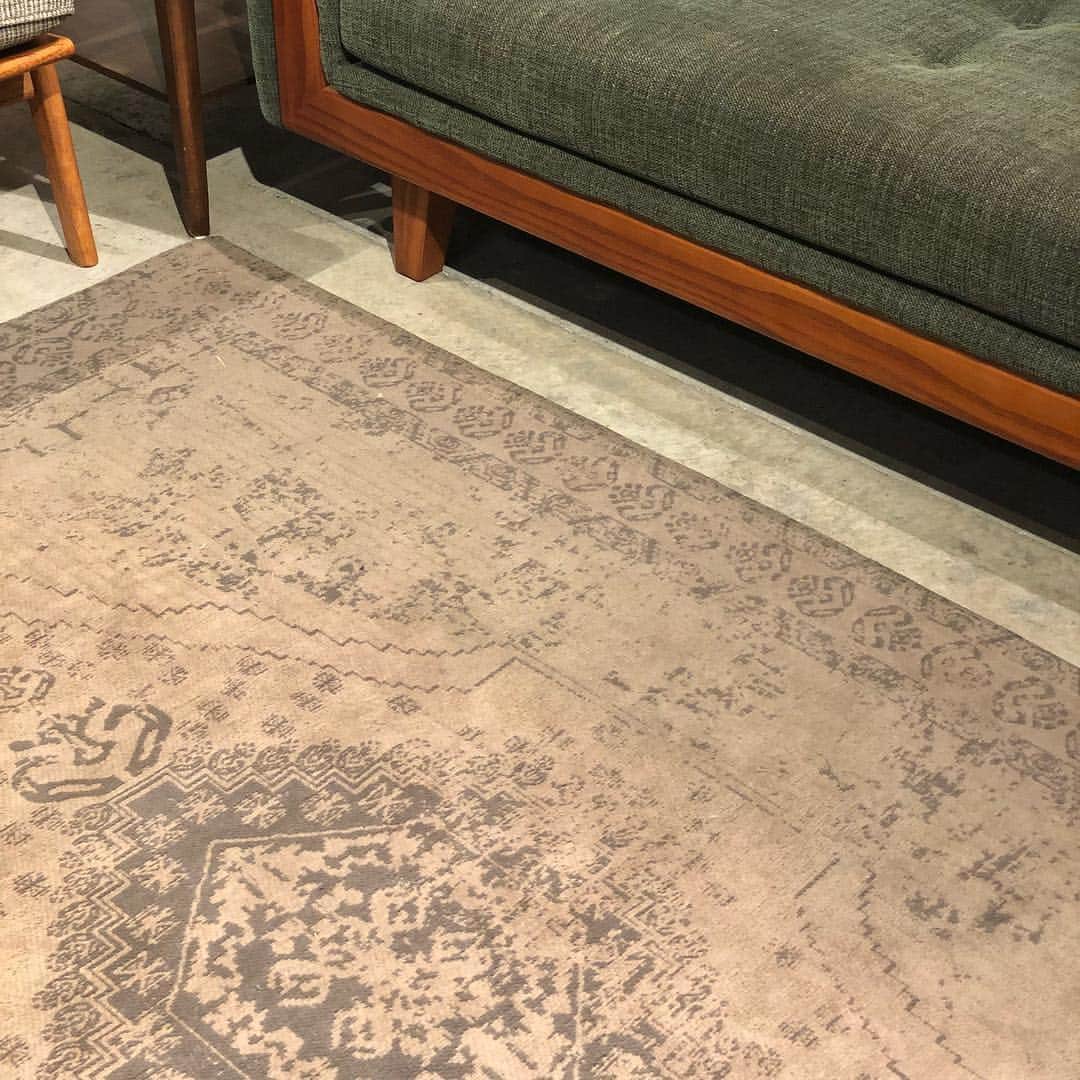 のインスタグラム：「RECOMEND ITEM 「VINEYARD RUG」 ［45×70] ¥3,700 [45×180] ¥9,000 [120×160] ¥19,000 [140×200] ¥26,500 [200×200] ¥36,000 [200×250] ¥44,000 ※全て税抜き価格  詳しくはオフィシャルHP内 本日の渋谷店ブログにてご紹介しています。 @acme_furniture  contact:ACME shibuya TEL:03-5728-5355」