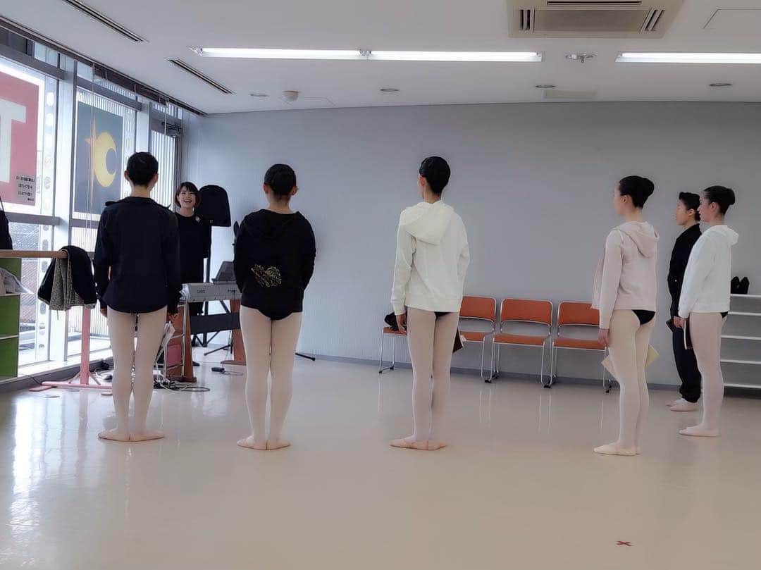 のインスタグラム：「今月もgrant sienneさんにて、新曲レッスンを担当させて頂きました！今日は宝塚受験前の最後のレッスン！！ 今まで積み上げて、磨き上げてきた自分の全てに自信を持って、全力でぶつけて来て欲しいです！！ ラストスパート〜〜💪💪 その他の現場でのレッスン内容、感想や、日々のレッスン風景など、最近はアメブロでマメに（ムラ、かなりありw）更新してますので、お時間ありましたら覗いて下さい♩  #宝塚音楽学校 #宝塚 #宝塚歌劇団 #宝塚受験」