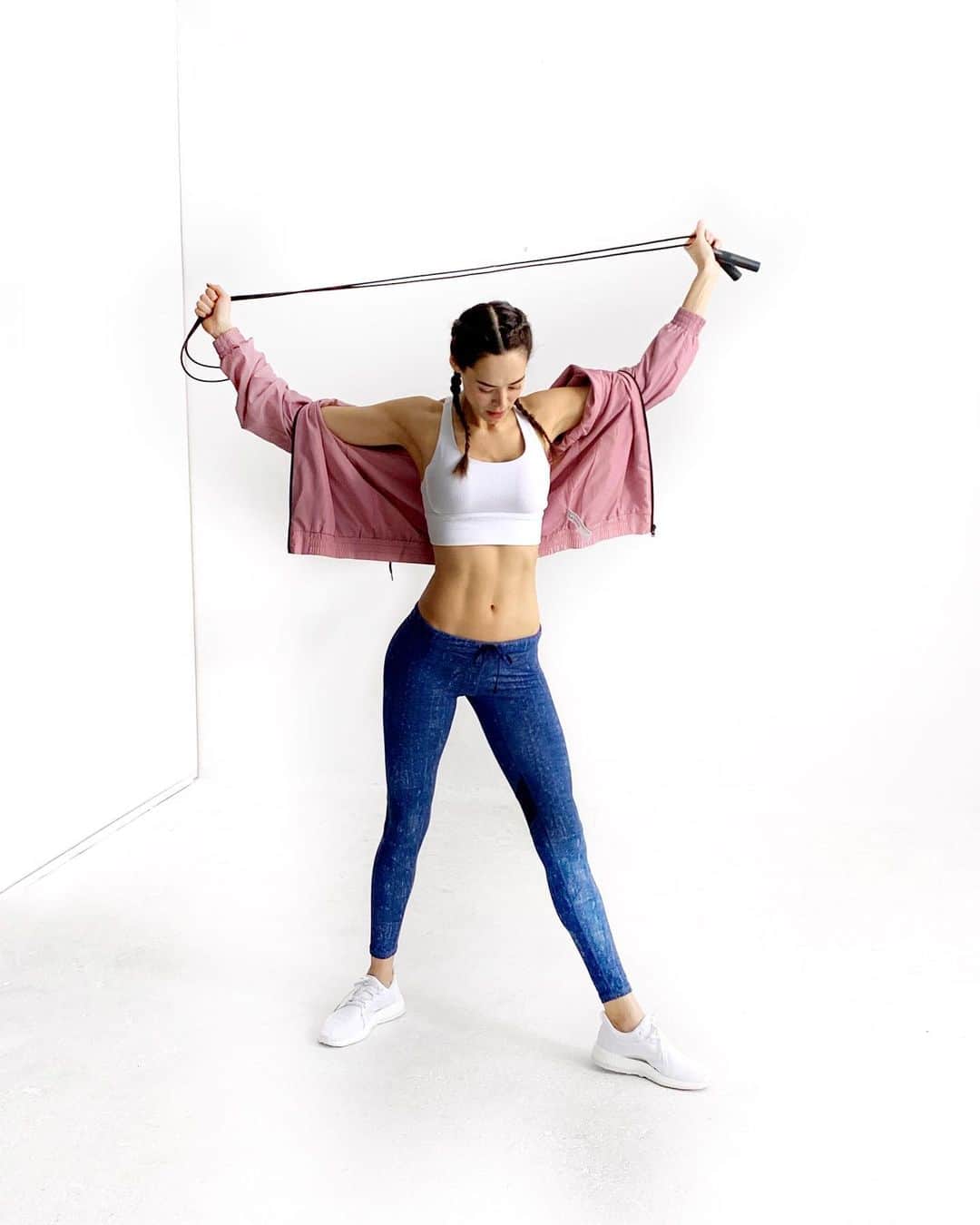エミ・レナータさんのインスタグラム写真 - (エミ・レナータInstagram)「Fun shooting over the weekend 💪🏼🌸 #specialproject  #comingsoon  Photos by @hideyofukuda  Videos by @fabianparkes  HMU by #storm  BTS by #Cindy •  #トレーニング #フィットネス #エミフィットネス #エミトレーニング #エミバンドトレーニング  #エミレナータバンドトレーニング #エミレナータフィットネス #エミレナータトレーニング #emitime #emifitness . #emirenatafitness  #エミレナータバンドトレーニング  #エミレナータフィットネス」3月17日 21時23分 - emi_renata