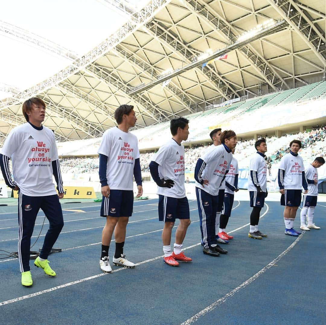 横浜F・マリノスさんのインスタグラム写真 - (横浜F・マリノスInstagram)「always on your side! Get well soon Ryo🙏 We play for #16 today👍 . #fmarinos #Jリーグ #jleague #warmup #高野遼」3月17日 15時55分 - yokohamaf.marinos