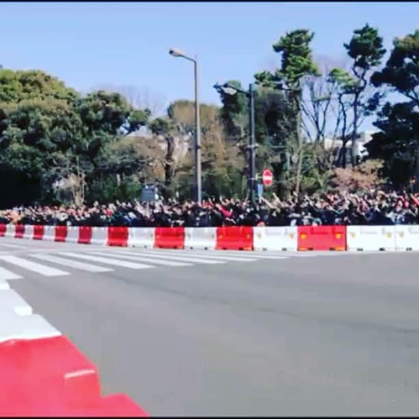 のインスタグラム：「F1がと東京の街中を暴れる🤗🏎🌬 . . #f1 #redbill #🏎」