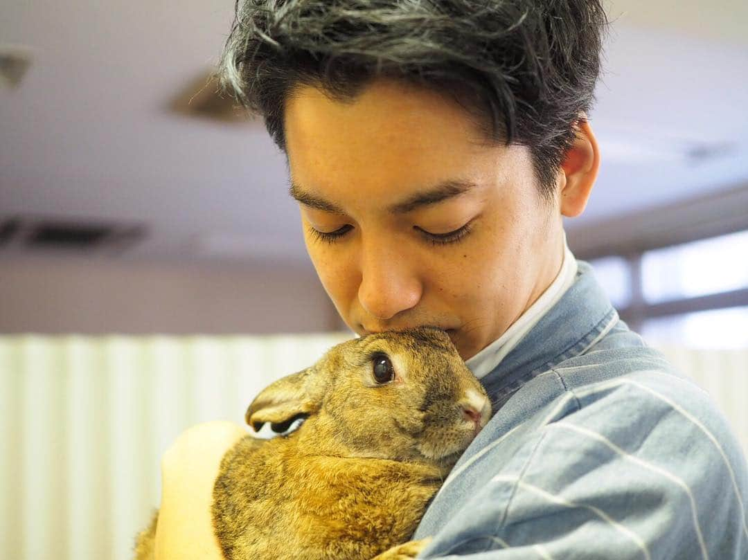 大野拓朗さんのインスタグラム写真 - (大野拓朗Instagram)「#とべ動物園 に行ってきましたー。 写真が挙げきれない！ 動物園行くのは小学生ぶりとかかも。イベント以外にも、園内見て回って、とっても楽しませていただきました😁 田村園長の大好きな小さなコウモリも触らせてもらいました！毛並みがふわふわでした！！！！」3月17日 16時11分 - takuro.ohno