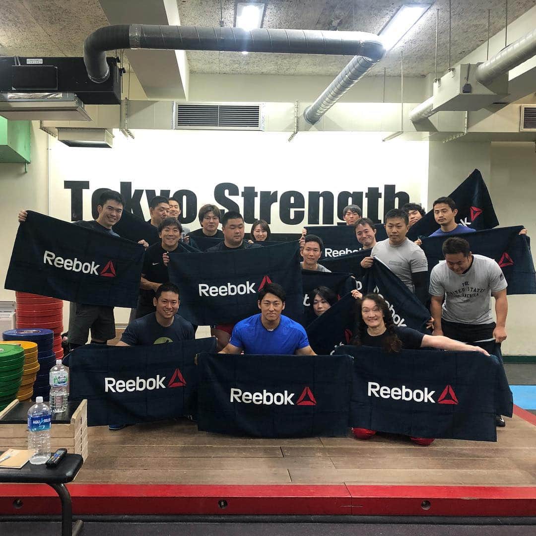 山本俊樹のインスタグラム：「本日 @crossfit_yoyogi にてセミナーをさせていただきました  企画していただいた @dsato0609 さん @coach_hiraoka さん ありがとうございます！  セミナー最後に参加者全員にReebokタオルをプレゼントしていただいた @hayatoshirata にも感謝します  最後に参加していただいた皆さんにも感謝します  @crossfit_yoyogi  @crossfit_yoyogi  @crossfit_yoyogi  #weightlifting #snatch #cleanandjerk #squat #deadlift  #耐えて勝つ #率先垂範 #山本俊樹 #LEGACYLIFTER」