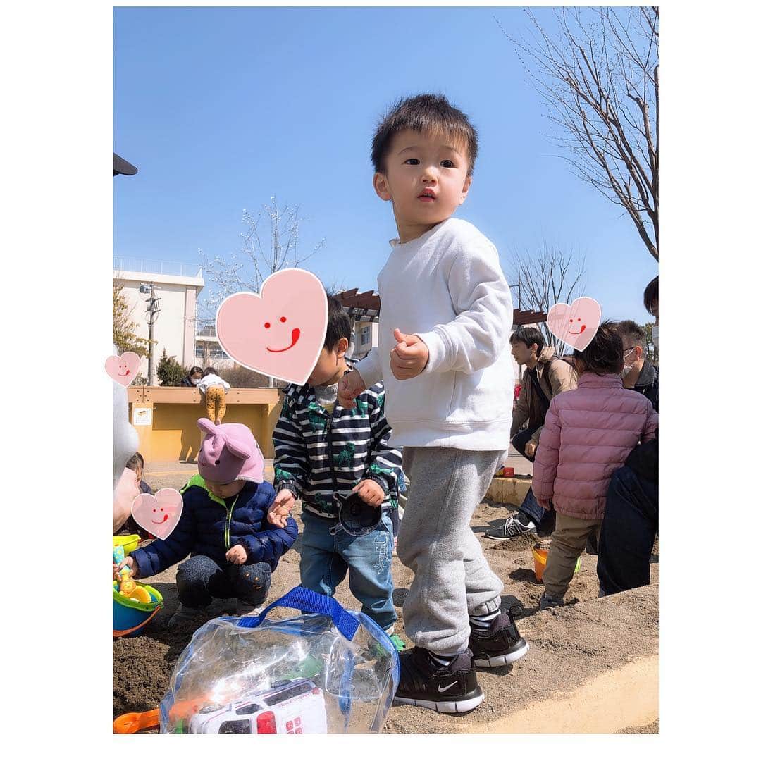 鈴木亜美さんのインスタグラム写真 - (鈴木亜美Instagram)「良い天気だ☀️ ようやく暖かくなってきて、お出掛けしやすくて嬉しいなっ😆 お花見してる人も多かったね🌸🍡 #2歳2ヶ月 #そろそろお花見 #たのしい季節 #日向のポカポカ #嬉しいね」3月17日 16時14分 - amiamisuzuki