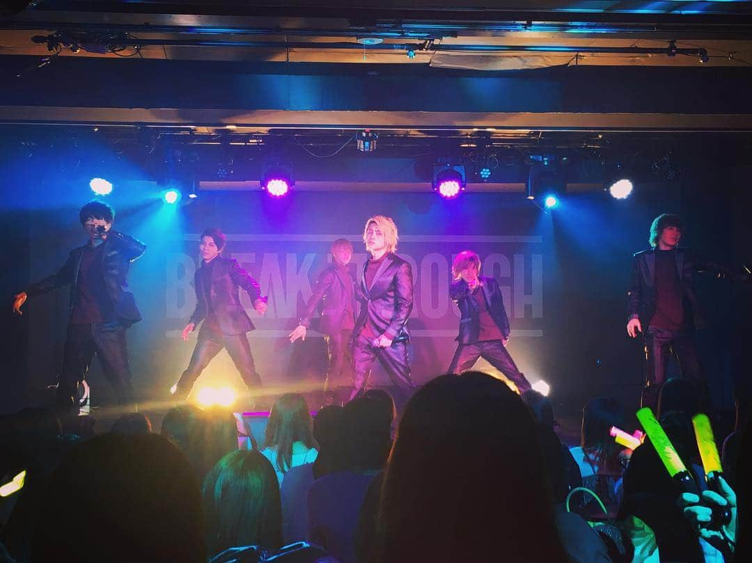 ブレイク☆スルー“５Dさんのインスタグラム写真 - (ブレイク☆スルー“５DInstagram)「3/16 BREAK THROUGH FREE ONE-MAN LIVE -STEP UP- in TOKYO 本日も沢山の方がお越しくださいました。ありがとうございます✨ 間も無く大阪公演FINAL！盛り上がっていきましょう！！ #BREAKTHROUGH #ブレイクスルー #鯨井俊介 #鐘井佑斗 #吉田涼也 #大咲貴徳 #伊藤純平 #新澤典将 #新体制 #STEPUPTOUR」3月17日 16時14分 - break_through1223