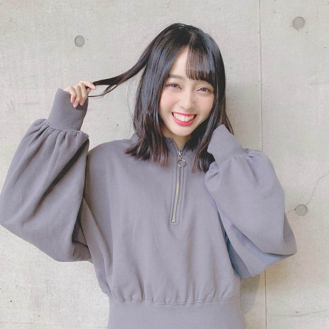 石田みなみさんのインスタグラム写真 - (石田みなみInstagram)「今日はりんごヘアー﻿ だったりしました🍎🍏﻿ ﻿ ﻿﻿ ﻿今日初めてして、１回も﻿ 練習とかしてなかったのだけど﻿ うまくできて、しかも好評で﻿ めっちゃくちゃ嬉しかったです☺️💗﻿ ﻿ ﻿ ﻿ #STU48 #charmingtrip #石田みなみ﻿﻿ #AKB48 さん #個別握手会 #パシフィコ横浜﻿ #ヘアーアレンジ #りんごヘアー #あっぷるみいちゃん #🍎」3月17日 16時49分 - ishida.minami_373