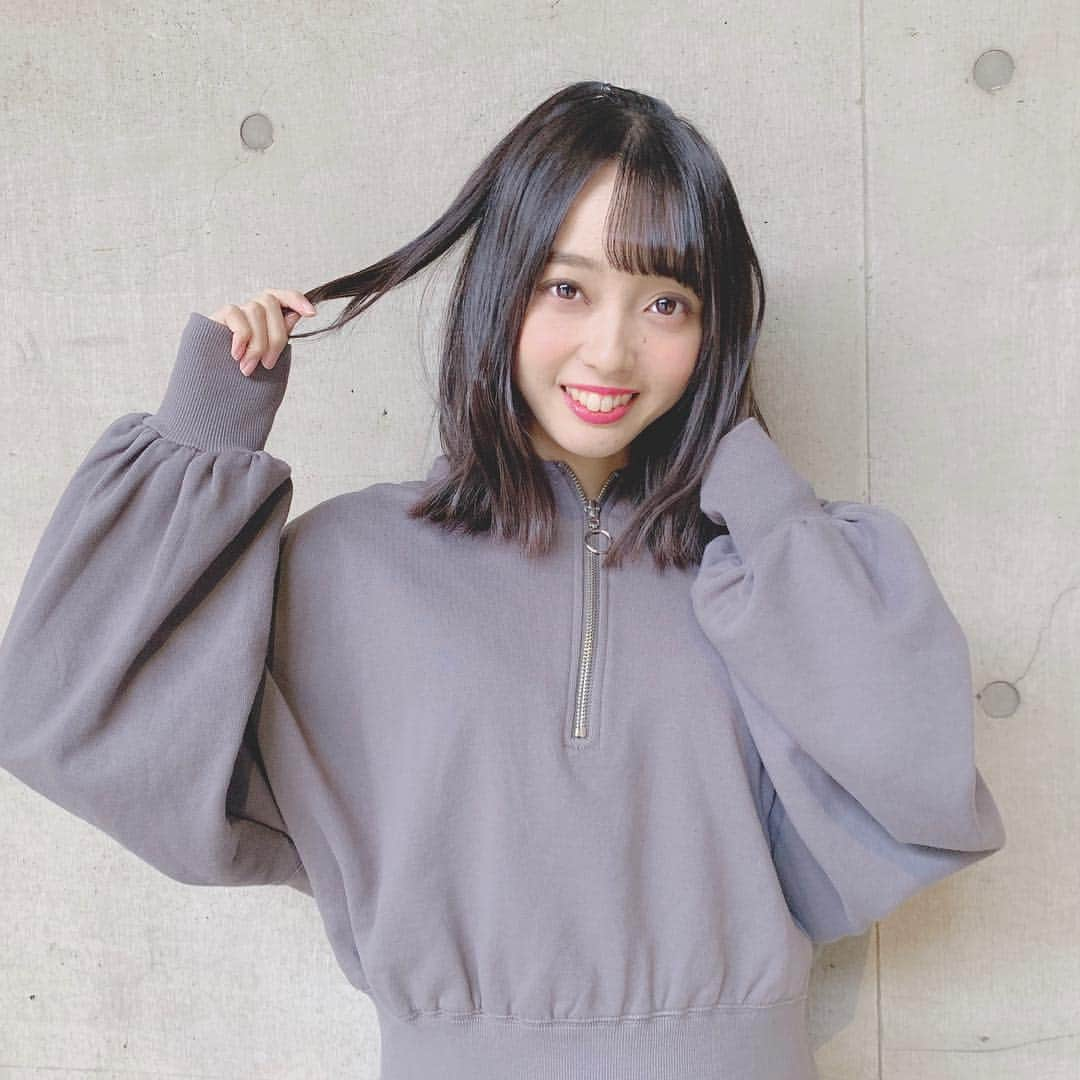 石田みなみさんのインスタグラム写真 - (石田みなみInstagram)「今日はりんごヘアー﻿ だったりしました🍎🍏﻿ ﻿ ﻿﻿ ﻿今日初めてして、１回も﻿ 練習とかしてなかったのだけど﻿ うまくできて、しかも好評で﻿ めっちゃくちゃ嬉しかったです☺️💗﻿ ﻿ ﻿ ﻿ #STU48 #charmingtrip #石田みなみ﻿﻿ #AKB48 さん #個別握手会 #パシフィコ横浜﻿ #ヘアーアレンジ #りんごヘアー #あっぷるみいちゃん #🍎」3月17日 16時49分 - ishida.minami_373