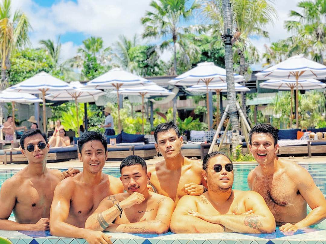 Ivan Gunawanさんのインスタグラム写真 - (Ivan GunawanInstagram)「. This is my happy place, place where i can share my day with my bestfriends. Spent the day with laughter and happiness " // // #ivangunawanvacations #cowokcowokhalu #cowokcowokhalugoestobali #balivibes」3月17日 17時11分 - ivan_gunawan