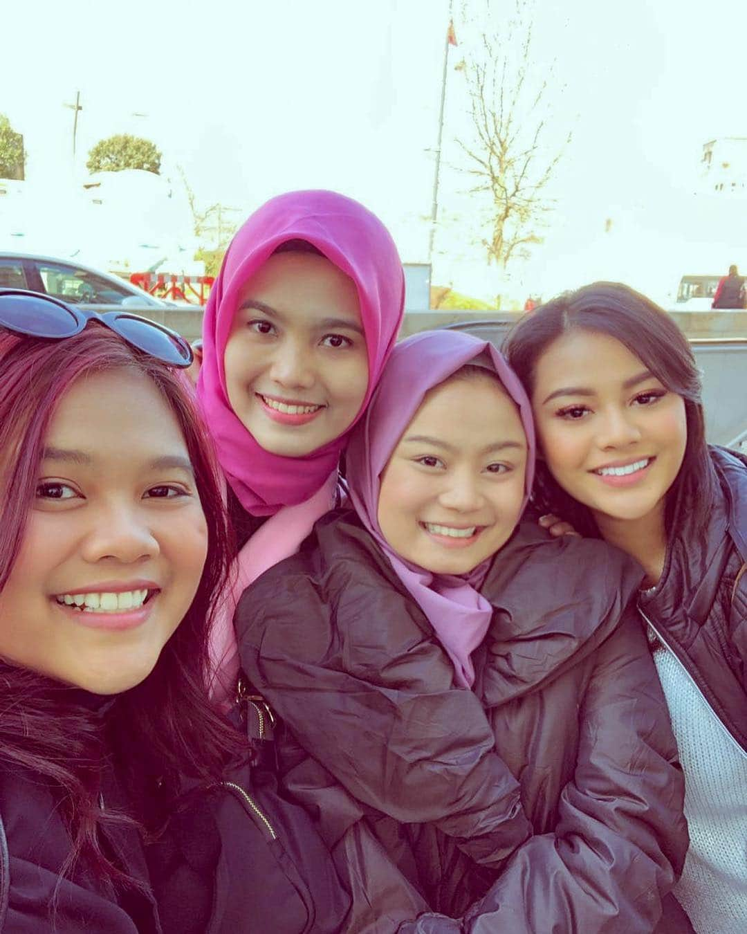 Aurelさんのインスタグラム写真 - (AurelInstagram)「Mis primas 💖」3月17日 17時37分 - aurelie.hermansyah