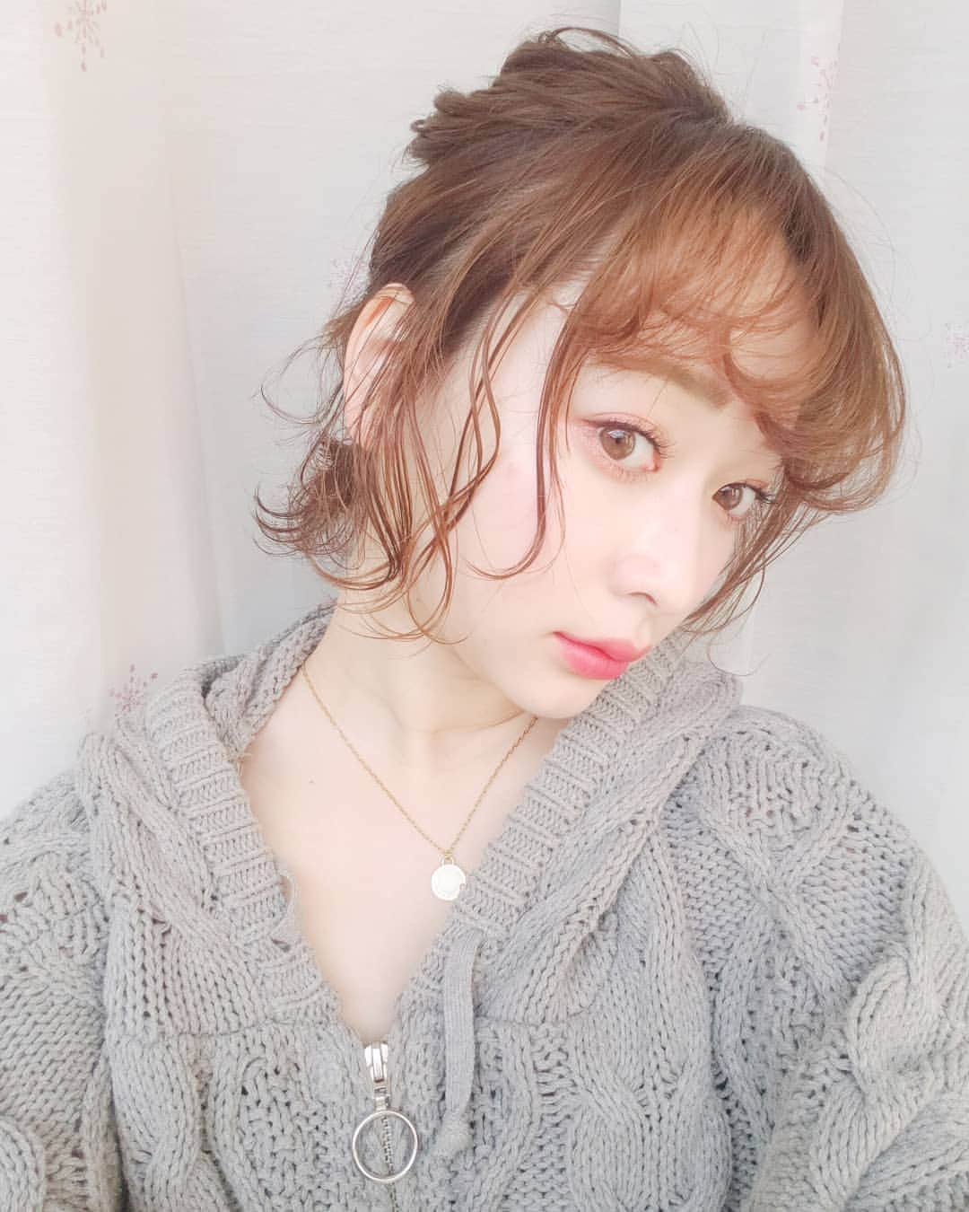 齊藤美沙貴さんのインスタグラム写真 - (齊藤美沙貴Instagram)「ピンクのアイシャドウの 透明感メイク♡ ㅤㅤㅤㅤㅤㅤㅤㅤㅤㅤ クリオのざくざくラメのシャドウの05番 ピンクブラウンを単色塗りで囲みました ㅤㅤㅤㅤㅤㅤㅤㅤㅤㅤ ㅤㅤㅤㅤㅤㅤㅤㅤㅤㅤ #アイシャドウ#ピンクメイク#桜色#春メイク#単色シャドウ#クリオ#プリズムエアシャドウ#セルフメイク#今日のメイク#コスメ#メイク#みしゃこすめ#コスメ好きさんと繋がりたい#メイク好きな人と繋がりたい#コスメ購入品#コスメレビュー#makeup#eyemakeup#eyeshadow#pinkmakeup#sakura#clio」3月17日 17時39分 - misya_kids